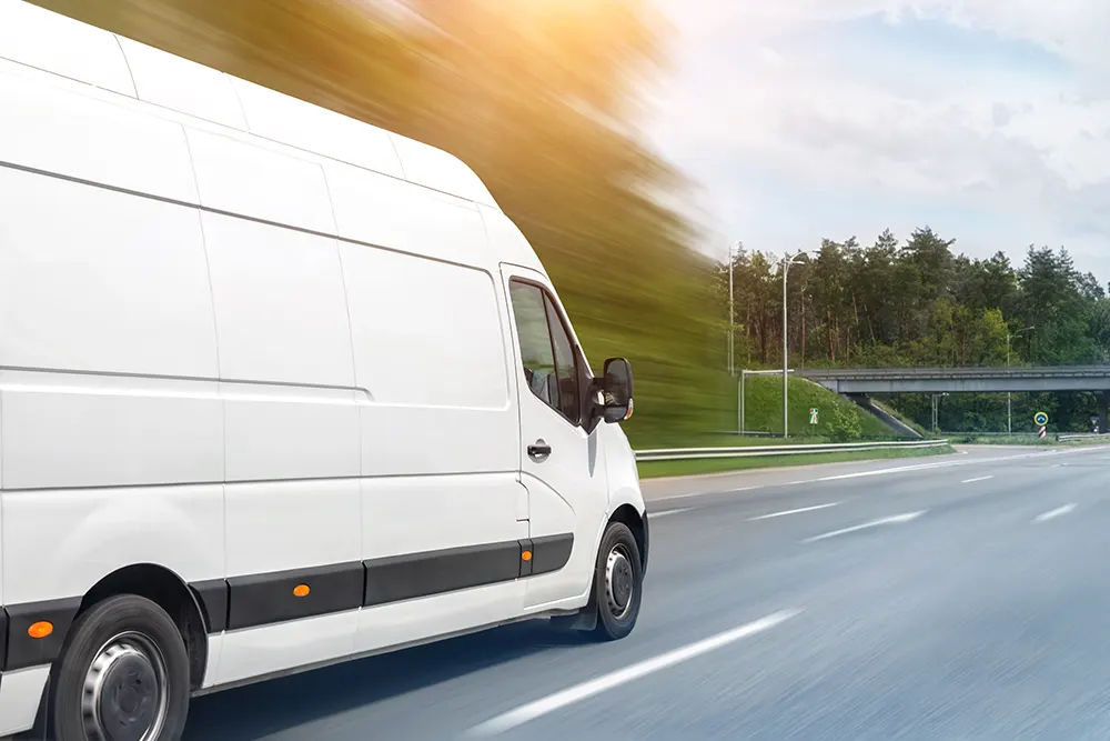 Transporter auf der Landstrasse